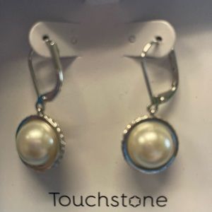 Cream Pearl Drop Earrings w/crystals